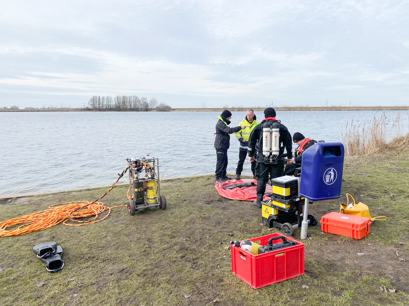 Duikers brandweer oefenen